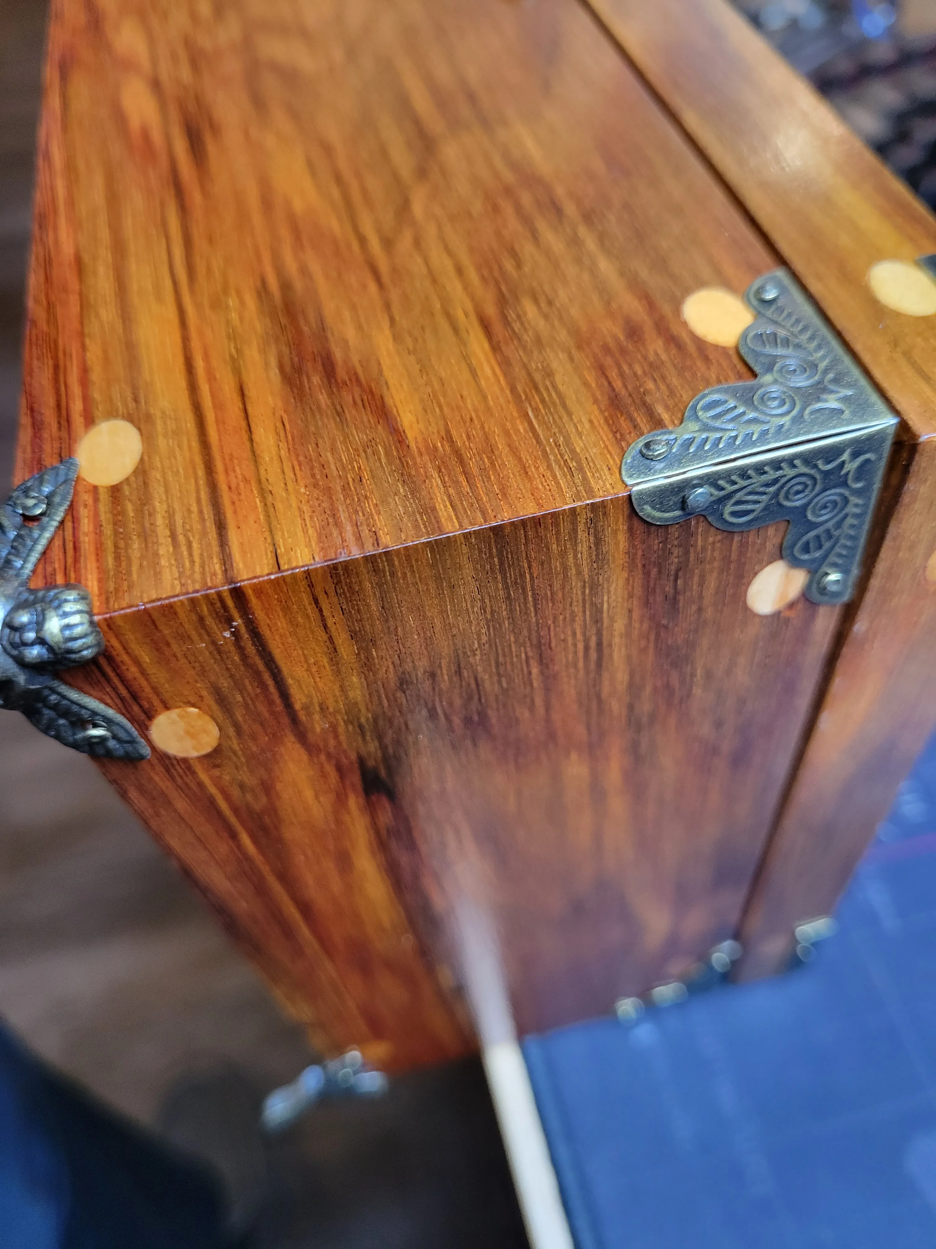 Close-up of a loose miter joint and the dowel corner support